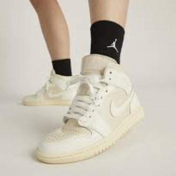 Nike Air Jordan 1 Mid Light Legend Brown - Picture 1 of 9